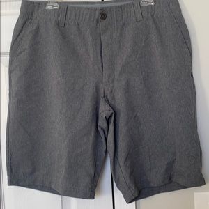 Men’s UnderArmour shorts.